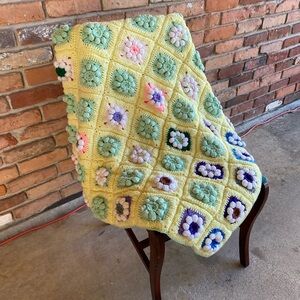 Handmade Crochet Blanket: Granny Daisy Square